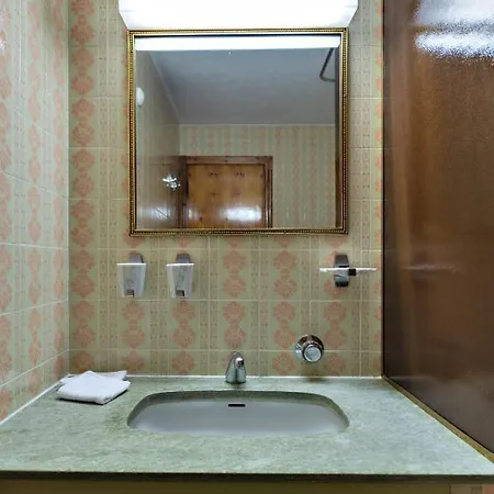 Apartments And Rooms Chesa Silva - Silvaplana ゲストハウス *