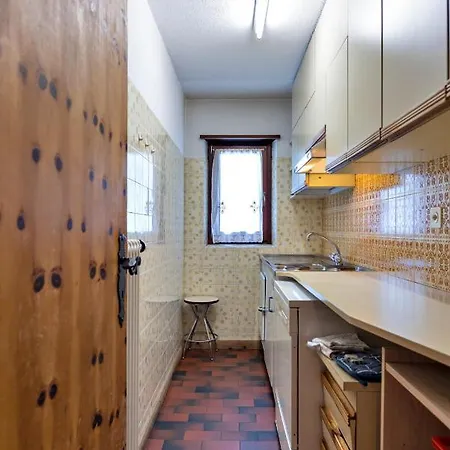Apartments And Rooms Chesa Silva - Silvaplana ゲストハウス